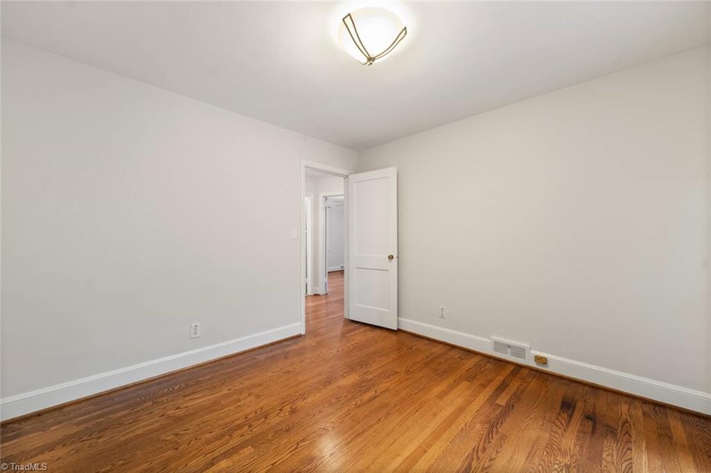 Winston-Salem, North Carolina 27103, United States, 3 Bedrooms Bedrooms, ,1 BathroomBathrooms,Residential,Pending,110424