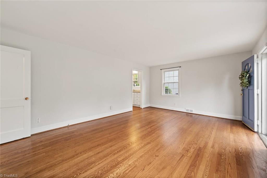 Winston-Salem, North Carolina 27103, United States, 3 Bedrooms Bedrooms, ,1 BathroomBathrooms,Residential,Pending,110424