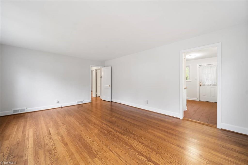 Winston-Salem, North Carolina 27103, United States, 3 Bedrooms Bedrooms, ,1 BathroomBathrooms,Residential,Pending,110424