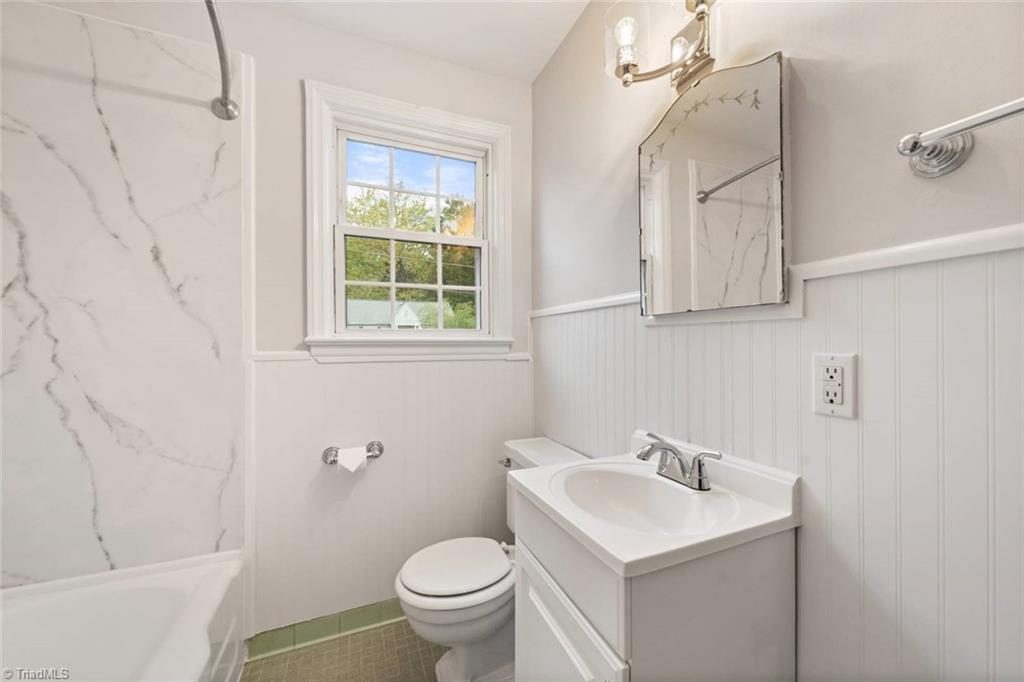 Winston-Salem, North Carolina 27103, United States, 3 Bedrooms Bedrooms, ,1 BathroomBathrooms,Residential,Pending,110424