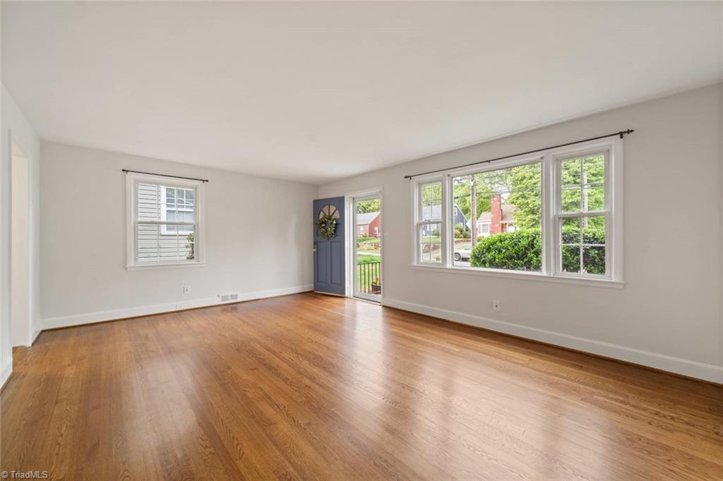 Winston-Salem, North Carolina 27103, United States, 3 Bedrooms Bedrooms, ,1 BathroomBathrooms,Residential,Pending,110424