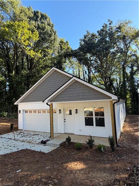 Homes For Sale - 4625 Andrews Drive<br/> Forsyth County, Winston-Salem, NC 27106