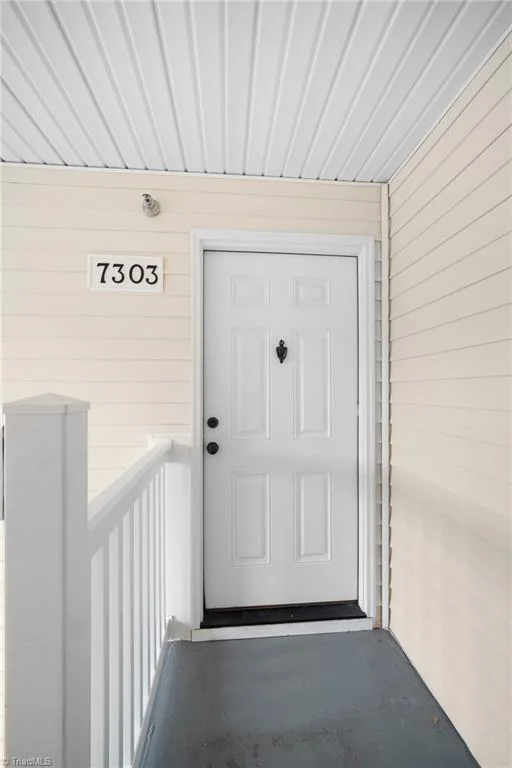 7303 Lambeth Farm Lane, photo 2 of 24