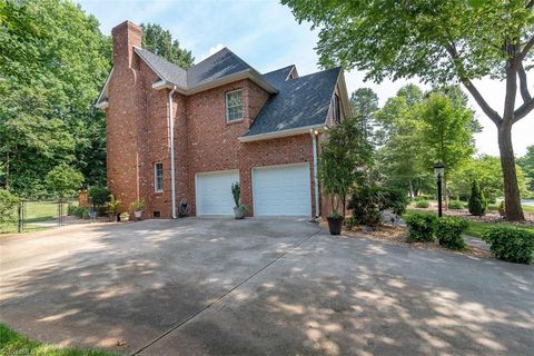 A home in Clemmons