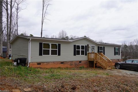 Mobile Home For Sale - 645 Avenue K<br/> Lexington, NC 27292