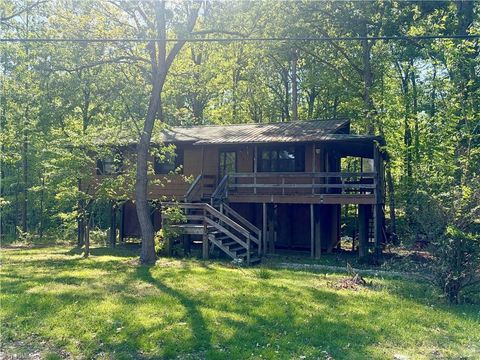 Homes For Sale - 217 Lakeview Drive<br/> Thomasville, NC 27360