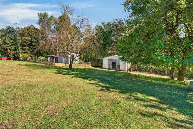 230 Scales Stone Lane, photo 5 of 50