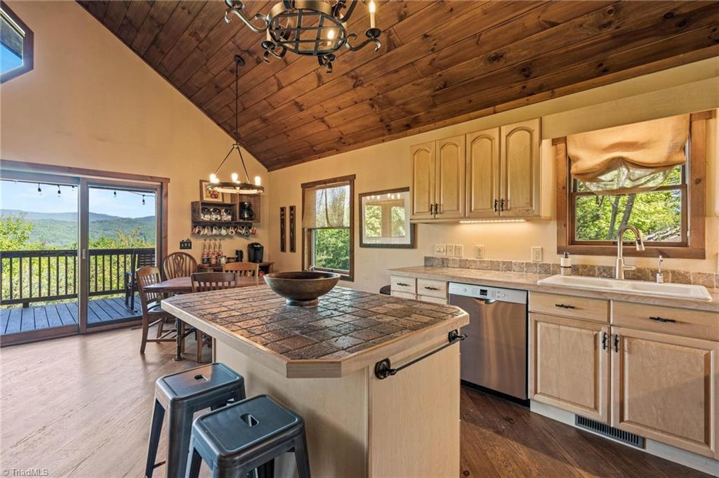 1760 Buck Mountain Road, Purlear, North Carolina image 4