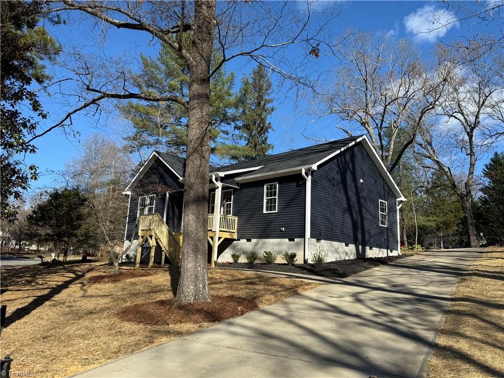 Photo of 1315 Springdale Drive, Burlington, NC 27215 (MLS # 1204535)