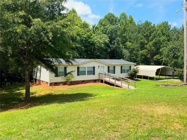 1042 Wells Creek Road, photo 4 of 48