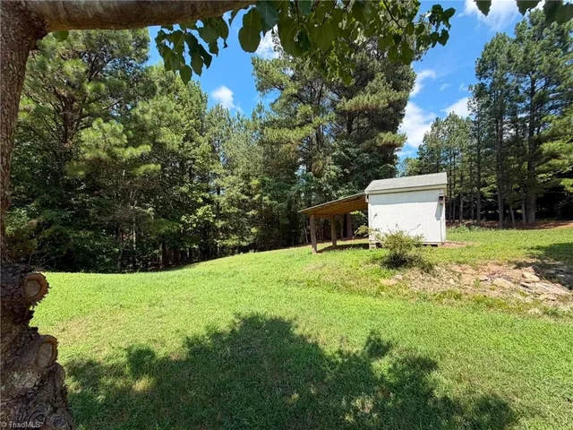 1042 Wells Creek Road, photo 5 of 48
