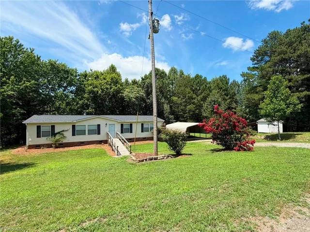 1042 Wells Creek Road, photo 3 of 48