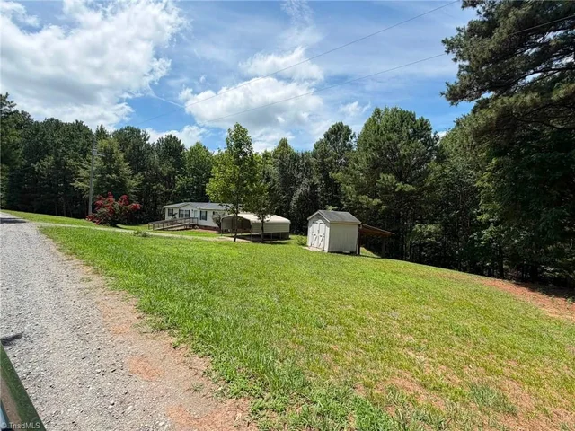 1042 Wells Creek Road, photo 2 of 48