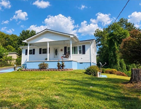 Homes For Sale - 1013 Frank Street<br/> Mount Airy, NC 27030