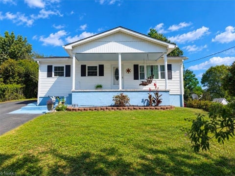 Homes For Sale - 1013 Frank Street<br/> Mount Airy, NC 27030