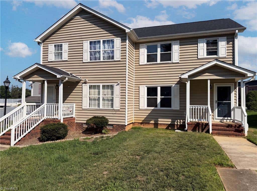 Photo of 889 Salem Pointe Lane, Winston-Salem, NC 27101 (MLS # 1230039)