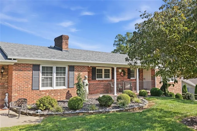 300 Oak Forest Circle, photo 2 of 46