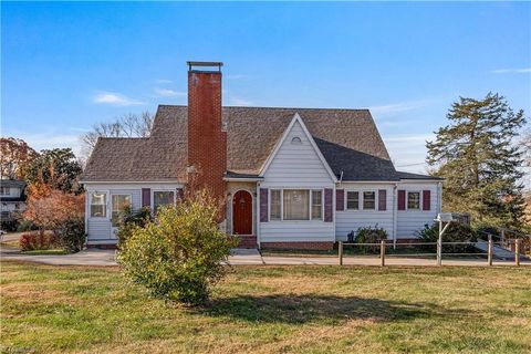 Homes For Sale - 624 52 Bypass<br/> Pilot Mountain, NC 27041