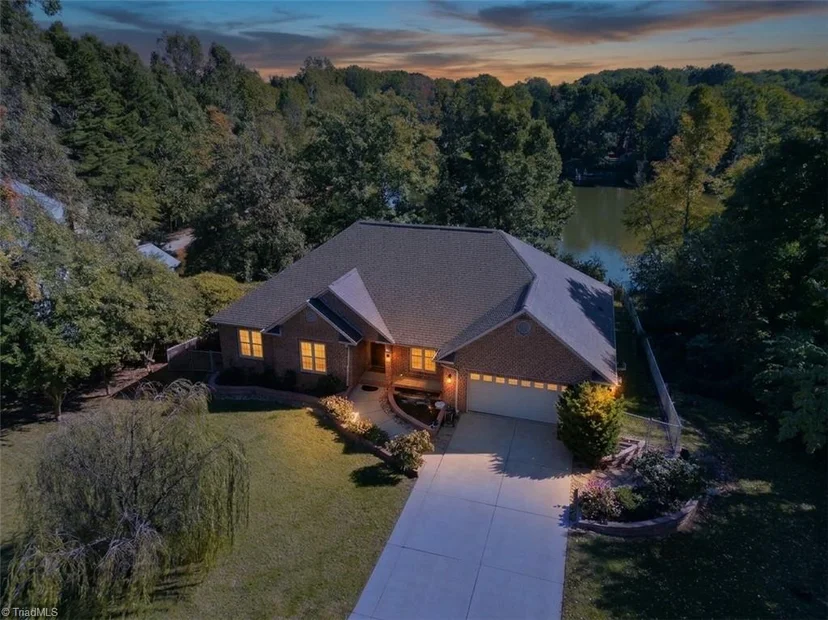 948 Aquaview Drive, photo 1 of 49