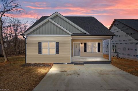 Homes For Sale - 43 Robbins Circle<br/> Lexington, NC 27292