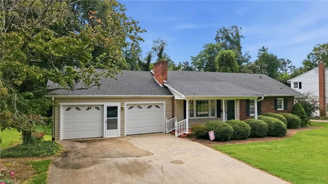 317 Hillcrest Drive, photo 4 of 50