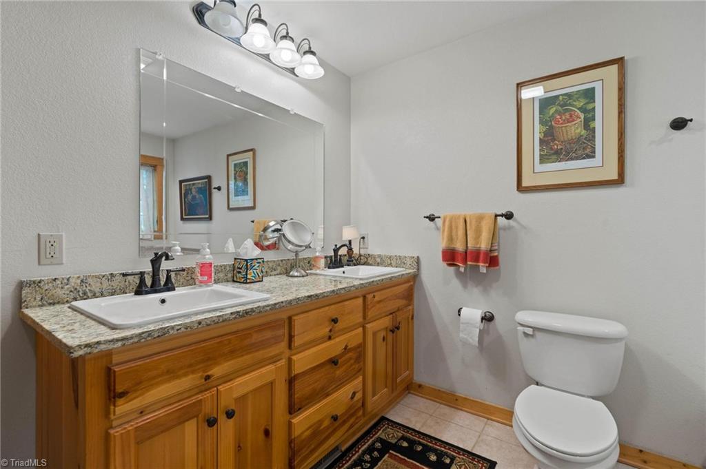 201 Cherokee Circle, Jefferson, North Carolina image 16