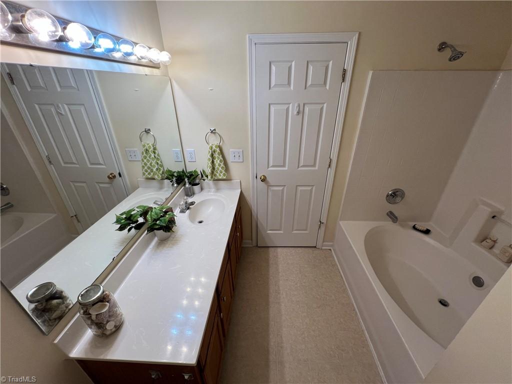 3931 Fountain Village Lane, High Point, North Carolina image 35