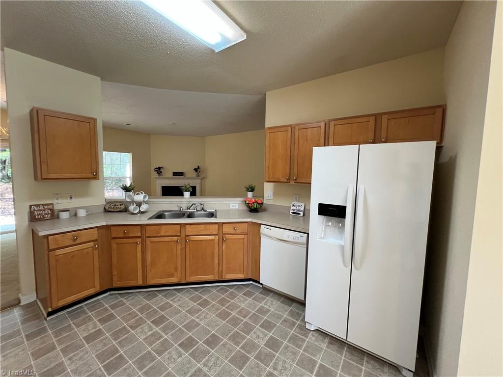 3931 Fountain Village Lane, High Point, North Carolina image 8