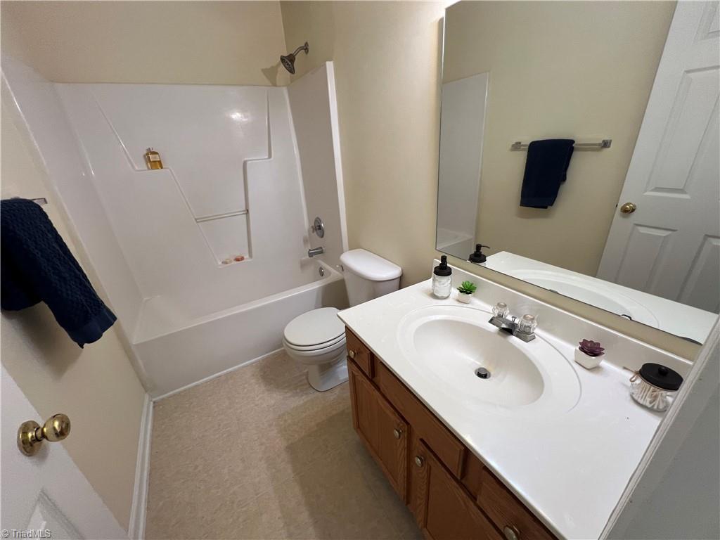 3931 Fountain Village Lane, High Point, North Carolina image 29