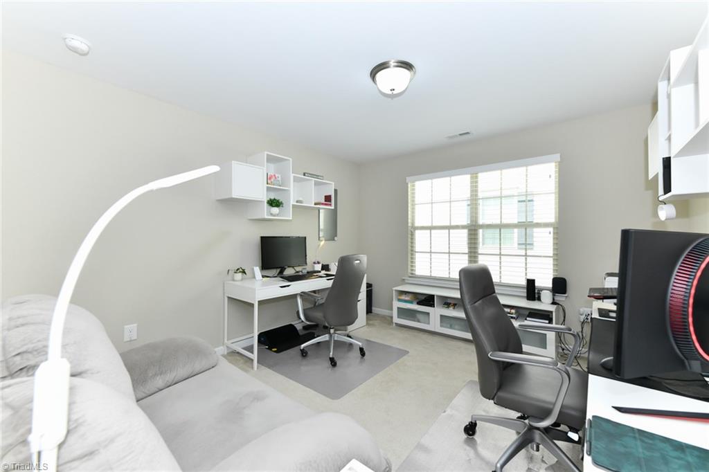 Kernersville, North Carolina 27284, United States, 4 Bedrooms Bedrooms, ,4 BathroomsBathrooms,Residential,Pending,43556