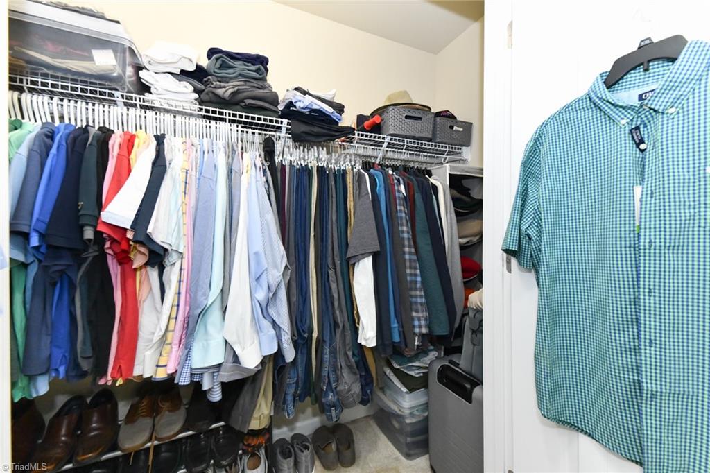 Kernersville, North Carolina 27284, United States, 4 Bedrooms Bedrooms, ,4 BathroomsBathrooms,Residential,Pending,43556