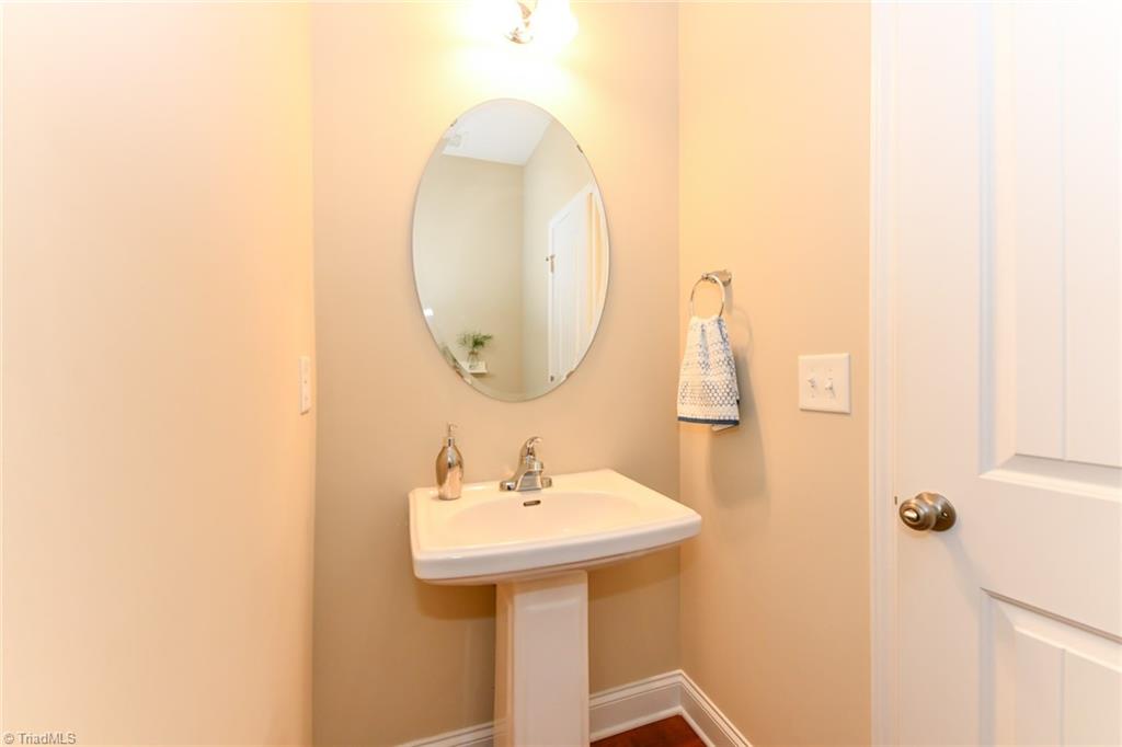 Kernersville, North Carolina 27284, United States, 4 Bedrooms Bedrooms, ,4 BathroomsBathrooms,Residential,Pending,43556