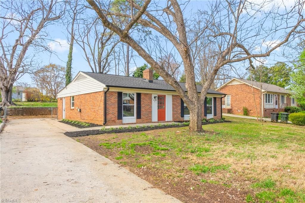 Photo of 2821 Westchester Drive, Burlington, NC 27217 (MLS # 1214037)