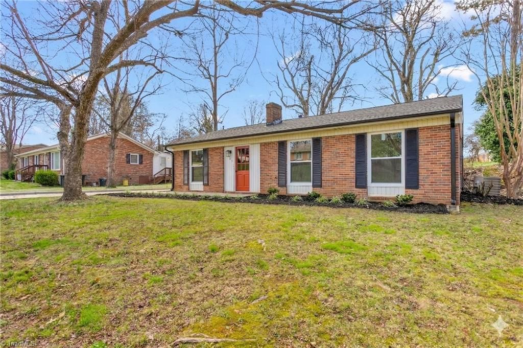 Photo of 2821 Westchester Drive, Burlington, NC 27217 (MLS # 1214037)