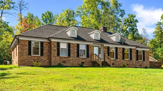 1125 Adams Ridge Road, photo 3 of 36
