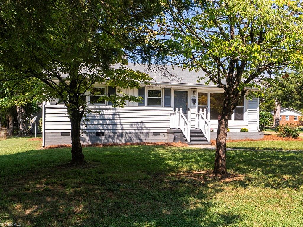 Photo of 1901 Lynnwood Drive, Burlington, NC 27215 (MLS # 1236487)