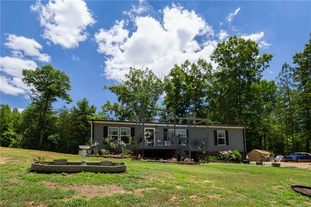 8955 Dennis Road, photo 2 of 31