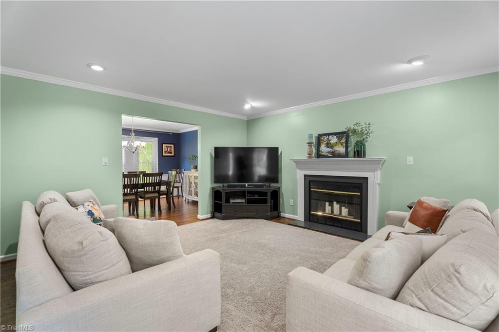 Clemmons, North Carolina 27012, United States, 3 Bedrooms Bedrooms, ,3 BathroomsBathrooms,Residential,Pending,200488