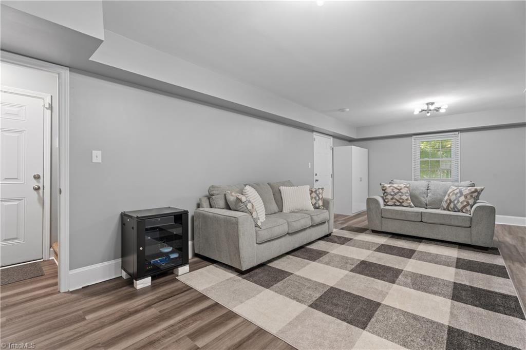 Clemmons, North Carolina 27012, United States, 3 Bedrooms Bedrooms, ,3 BathroomsBathrooms,Residential,Pending,200488