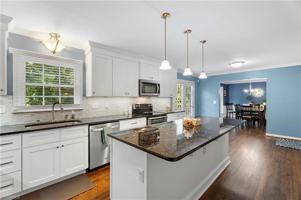 Clemmons, North Carolina 27012, United States, 3 Bedrooms Bedrooms, ,3 BathroomsBathrooms,Residential,Pending,200488