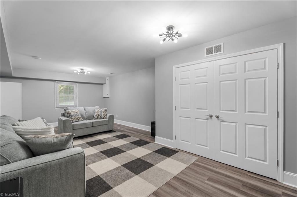 Clemmons, North Carolina 27012, United States, 3 Bedrooms Bedrooms, ,3 BathroomsBathrooms,Residential,Pending,200488