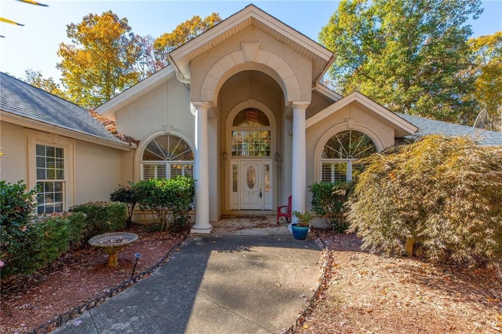 Photo of 316 Lake Point Lane, Belews Creek, NC 27009 (MLS # 1200802)