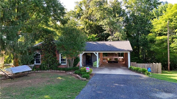 488 SHOALS RD, PINNACLE, NC 27043 - Image 86ca45b368f412ed1f4850ff41b9d0ea/980118259