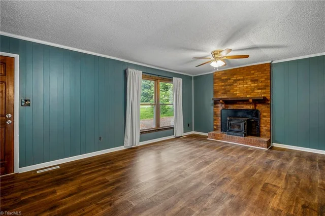 206 Laura Road, photo 5 of 43
