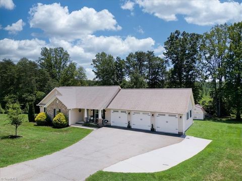Homes For Sale - 290 Tuttle Road<br/> Rural Hall, NC 27045