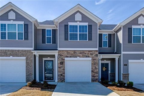 Townhouse For Sale - 1166 Evelynnview Lane<br/> Kernersville, NC 27284