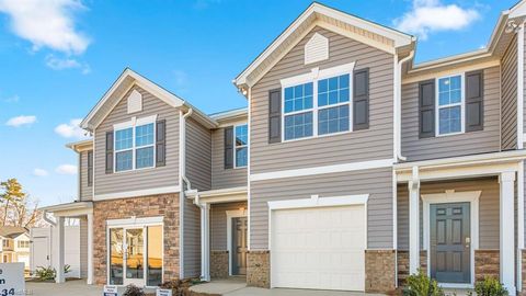 Townhouse in Kernersville NC 1179 Evelynnview Lane.jpg