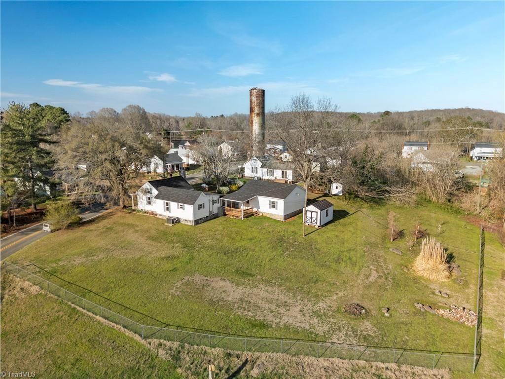 Photo of 2117 Carolina Mill Road, Burlington, NC 27217 (MLS # 1211455)