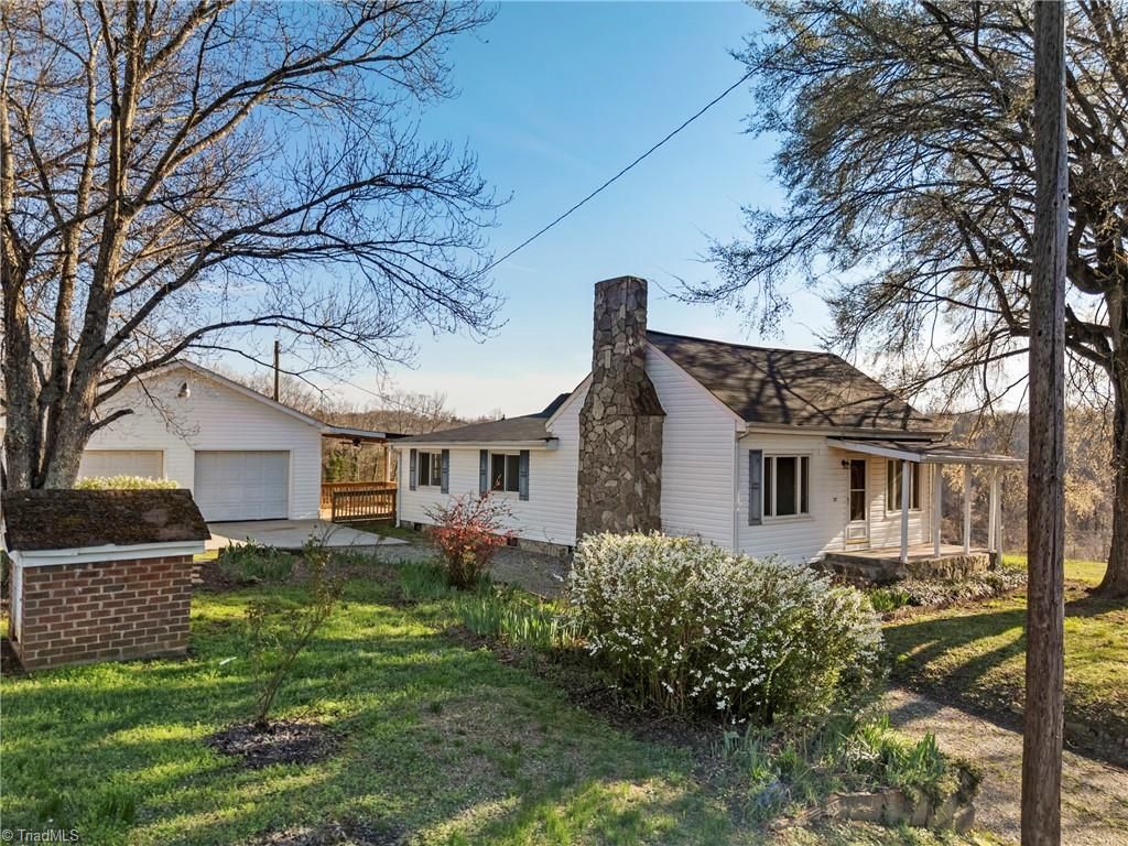 Photo of 2117 Carolina Mill Road, Burlington, NC 27217 (MLS # 1211455)