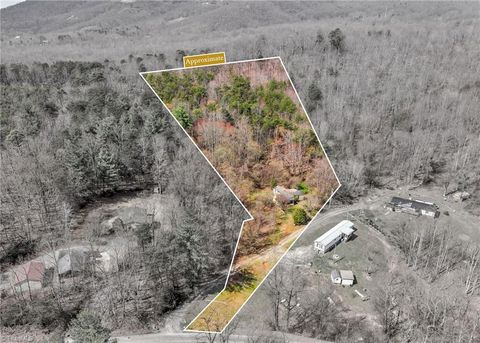 Vacant Land For Sale - 153 Pineway Lane<br/> Thurmond, NC 28683